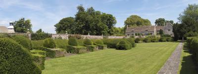 Avebury Manor: garden I