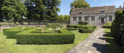 Avebury Manor: garden II
