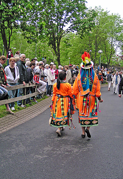 Rushing To Parade 016