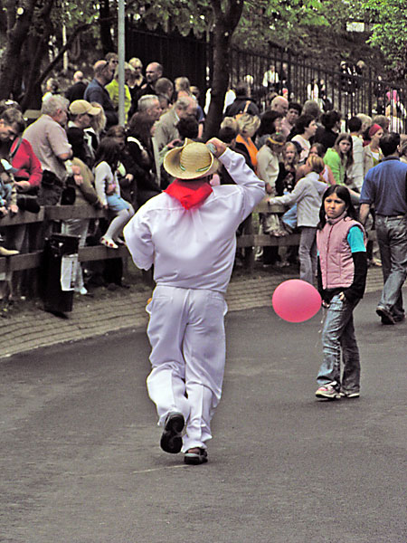 Rushing To Parade 017