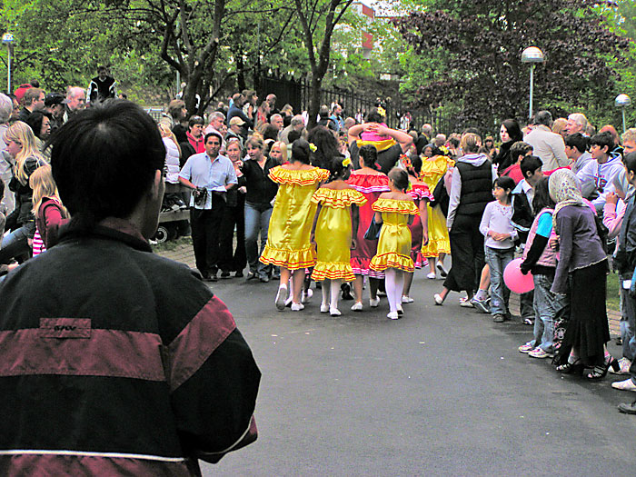 Rushing To Parade 018