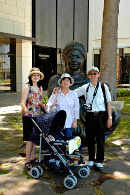 Family and Statue