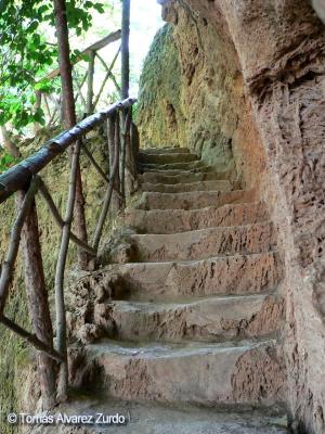 Escaleras en la roca