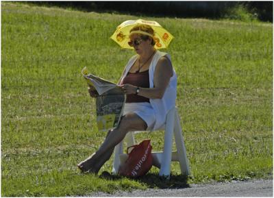 attendre la course de la Tour de France.jpg