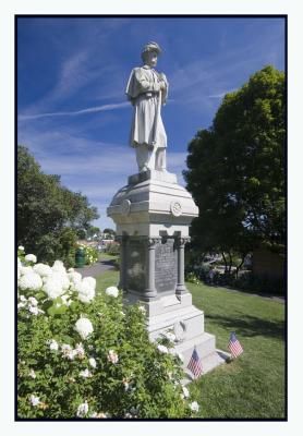 Civil War statue...quintessential New England!