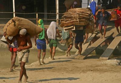 unloading 2-Irrawaddy.jpg