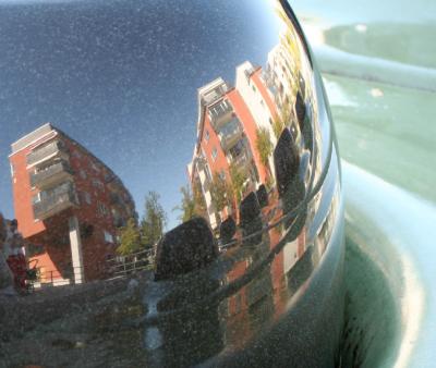 Hammarby Sjstad: Buildings reflected on a fountain