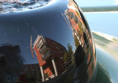 Hammarby Sjstad: Buildings reflected on a fountain