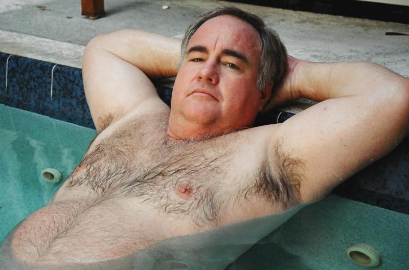big daddy bear photos soaking pool