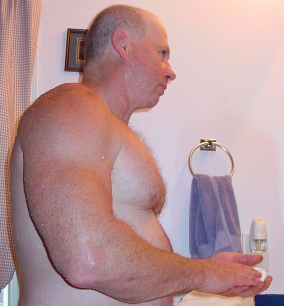 daddy bear putting on shaving cream