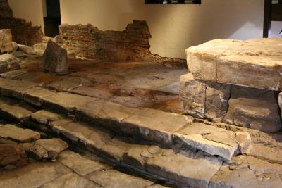 Roman Bath and Museum 12