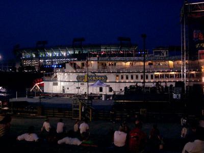 General Jackson Showboat rests to take in the concert