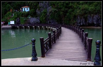 Curved walkway