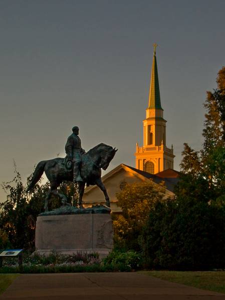 Robert E. Lee statue
