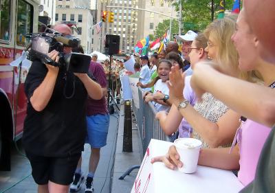 Panning to J and J on the Today show July 21 2005 p.jpg