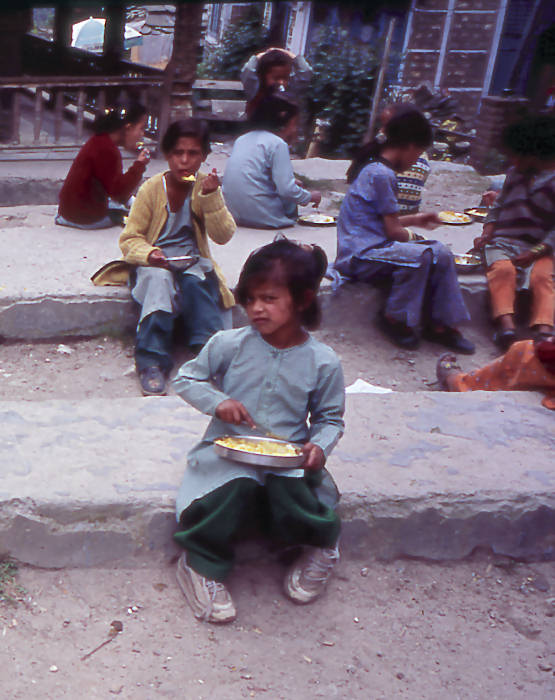 india_travel_children