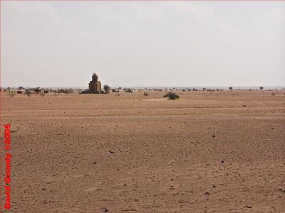 20050207 101 Bikaner to Jaisalmer - modern desert mosque hh.jpg