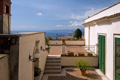 Taormina Courtyard View