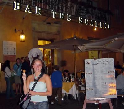 Sara - Tre Scalini in Piazza Navona