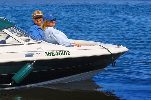 Bow-ridin Boat Babes