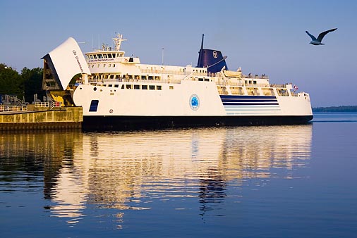 Chi-Cheemaun at Dock 13671