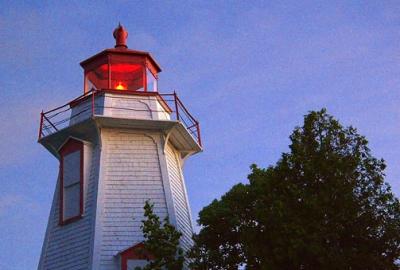 Big Tub Lighthouse Closeup 12799