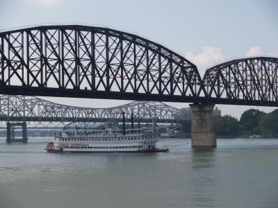 Belle of Louisville under bridge.jpg
