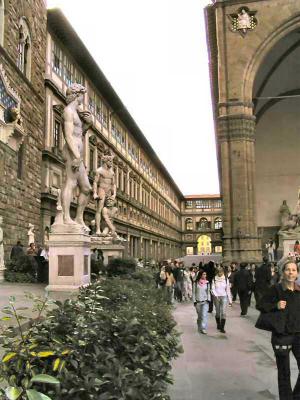David looking toward the Uffizi
