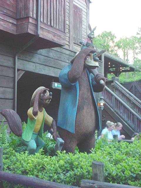 SplashCharactersStatue.jpg