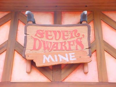 7DwarfsMineSignage.jpg