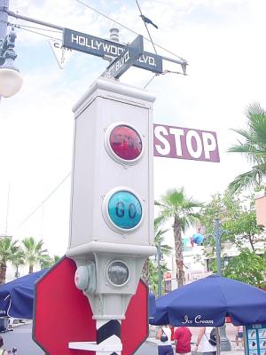 HollywoodVineStopLight1.jpg