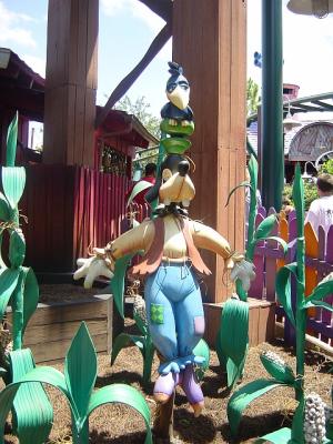 GoofyScarecrow.jpg