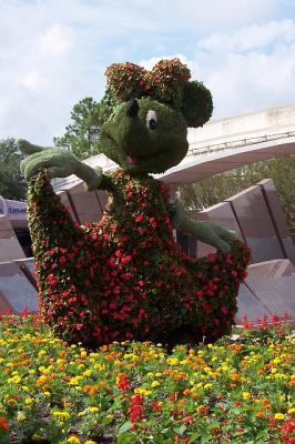 ElegantMinnieTopiary.jpg