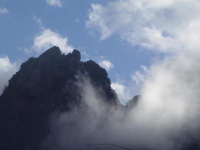 A Serra dos rgos entre nuvens