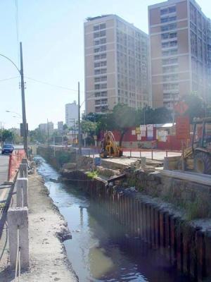 O Rio Maracan corta a Tijuca e faz parte da paisagem do bairro
