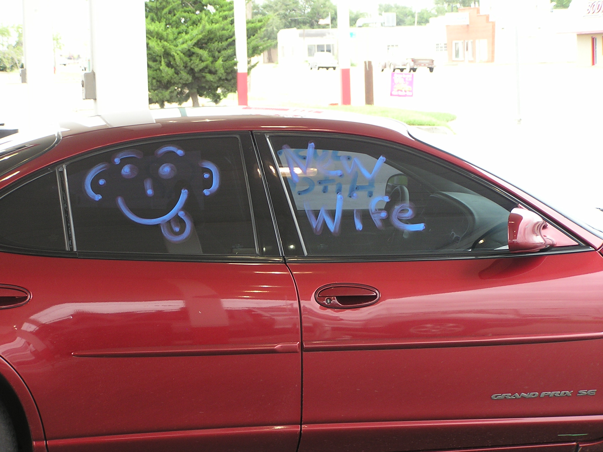 Nedwlyweds car sign New Wife.JPG