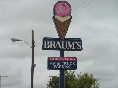 Braums Ice Cream sign.JPG