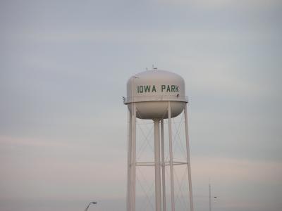 Iowa Park TX water tower.JPG