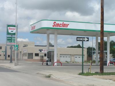 Sinclair gas station in West Texas.JPG