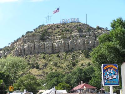 Raton New Mexico hilltop sign.JPG