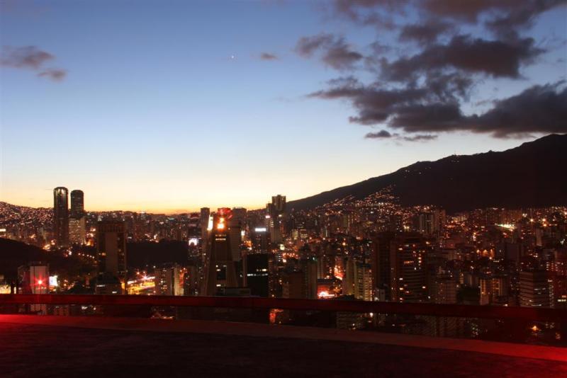 Vista del Oeste de Caracas, desde helipunto del Centro Empresarial Sabana Grande 3