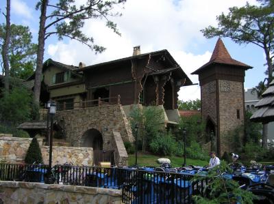 The old Skyway Station