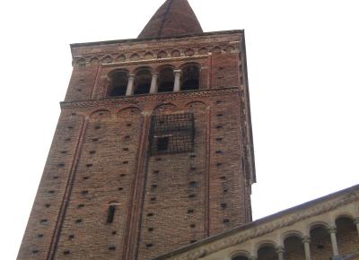 Blasphemers punishment cage on Piacenza Duomo