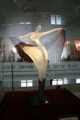Glass Form in Dance