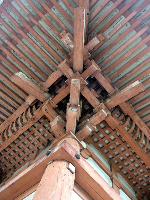 RoOf HiNgEs