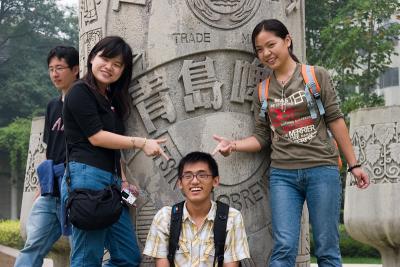 Liang and Li laoshi looking down on Zheng Long.