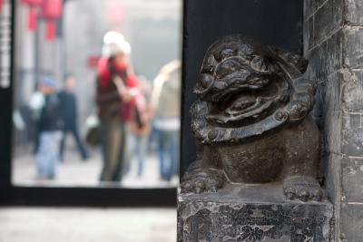 Cool little lion at the entrance to one of the courtyards.