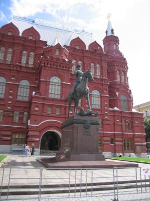 Statue of Berlin's liberator Zjukov