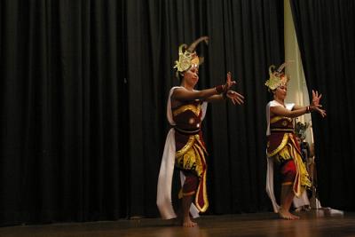 balinese dancers