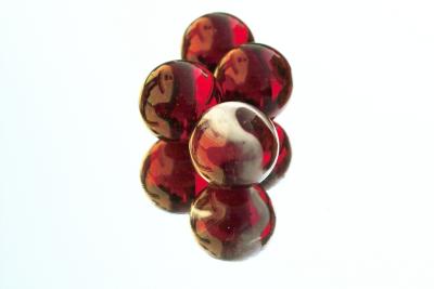 4 red marbles_b